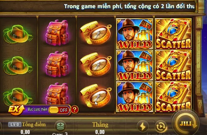 Bàn chơi Poker với chip và quân bài